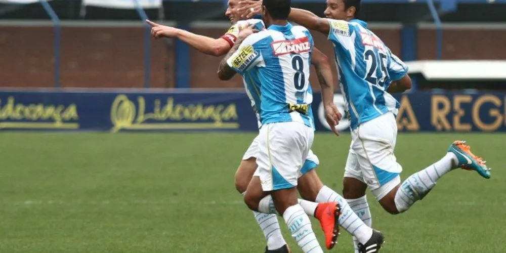 Imagem ilustrativa da imagem Avaí bate São Paulo e ‘ajuda’ o Palmeiras
