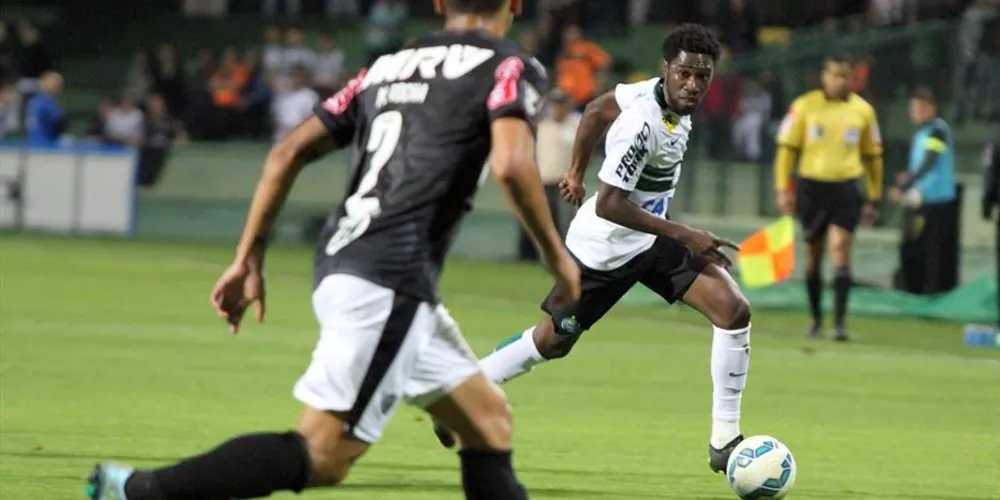 Imagem ilustrativa da imagem Galo goleia em Curitiba e mantém vivo o sonho do título