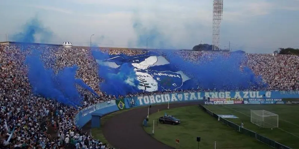 Imagem ilustrativa da imagem Londrina vence e Estádio do Café 'explode' com acesso à B