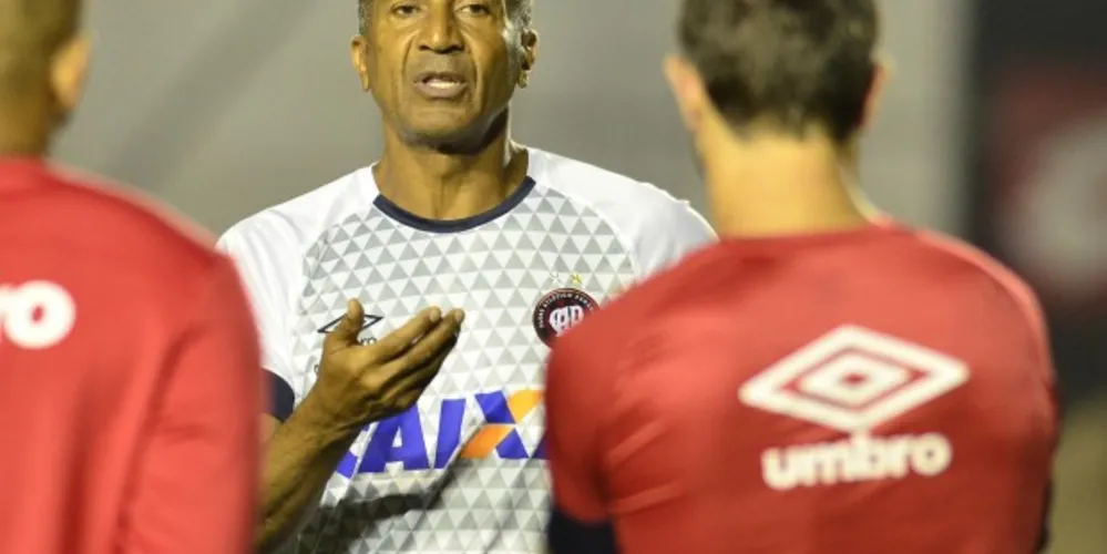 Imagem ilustrativa da imagem Cristóvão garante Atlético-PR no ataque contra Luqueño