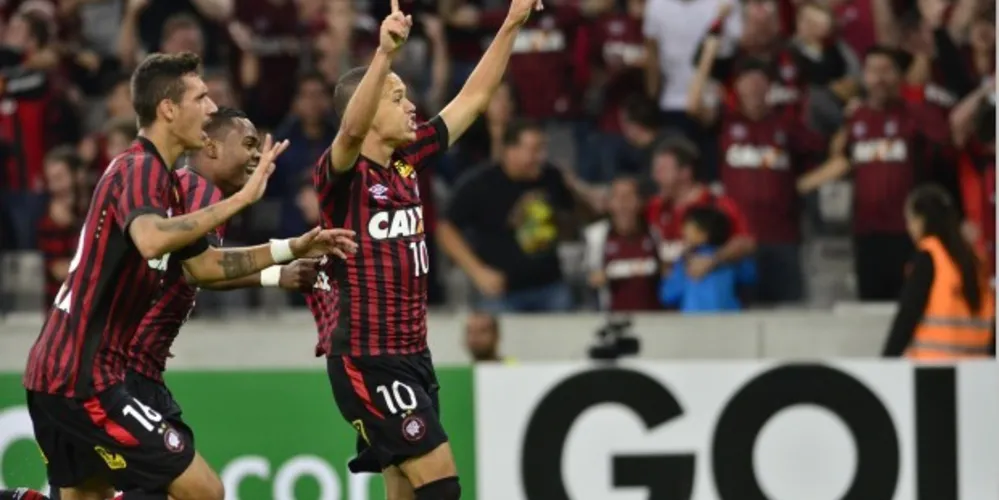 Imagem ilustrativa da imagem Atlético-PR vence time paraguaio pela Sul-Americana