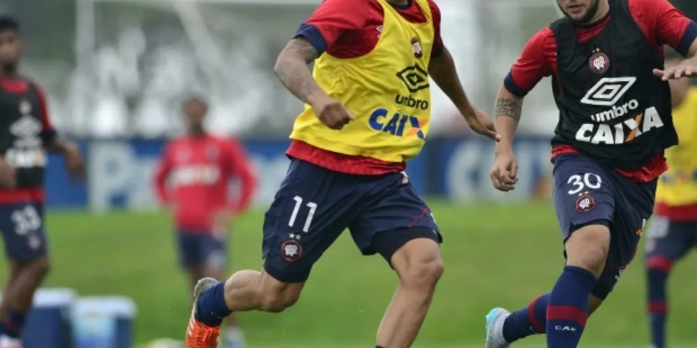 Imagem ilustrativa da imagem Atlético-PR treina para encarar Fluminense no sábado