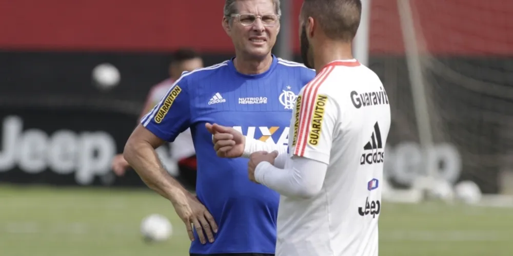 Imagem ilustrativa da imagem Oswaldo se diz confiante para jogo contra o Corinthians
