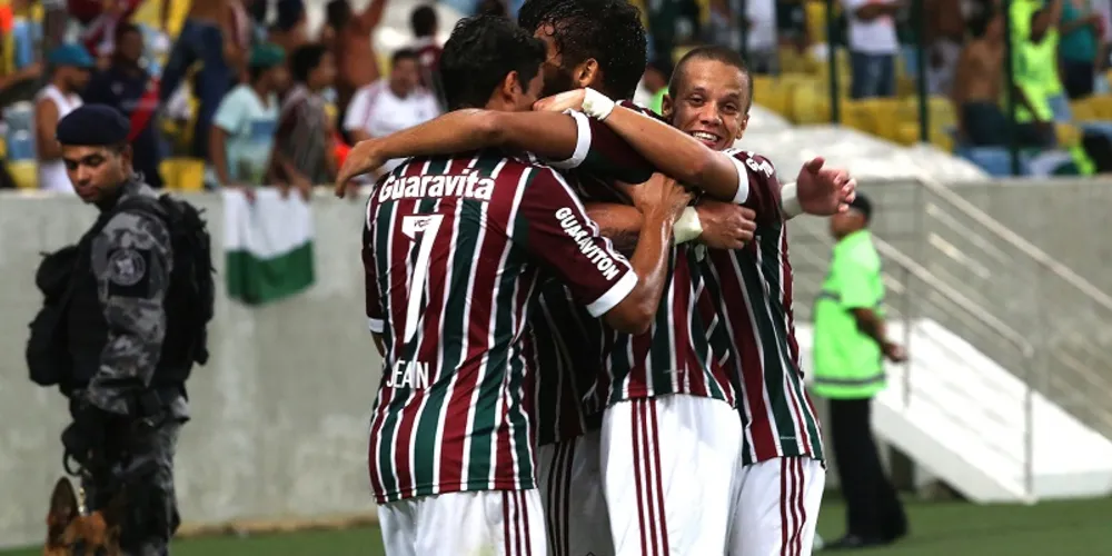 Imagem ilustrativa da imagem Fluminense bate Palmeiras e joga por empate