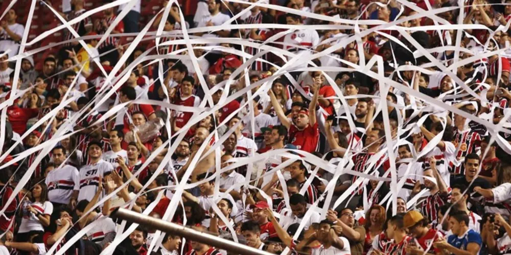 Imagem ilustrativa da imagem Michel Bastos quer Libertadores "pela torcida"