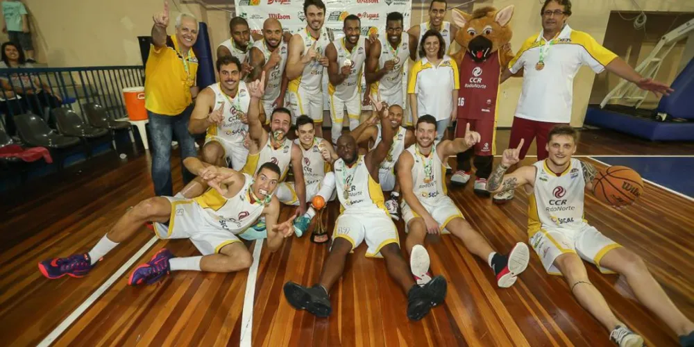 Imagem ilustrativa da imagem Vinte anos depois, PG comemora título estadual no basquete