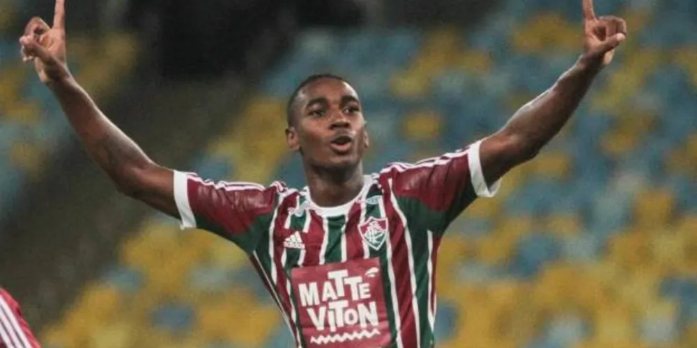 Imagem ilustrativa da imagem Vasco perde para o Flu e vê permanência na elite cada vez mais longe