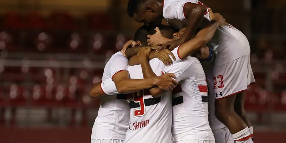 Imagem ilustrativa da imagem Tricolor enfrenta o Corinthians tentando garantir vaga no G4