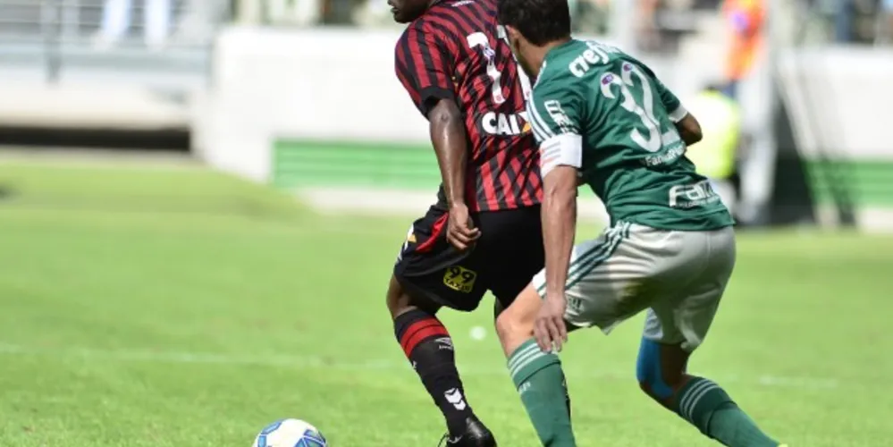 Imagem ilustrativa da imagem Atlético-PR recebe Palmeiras pela 10ª vez no Brasileirão
