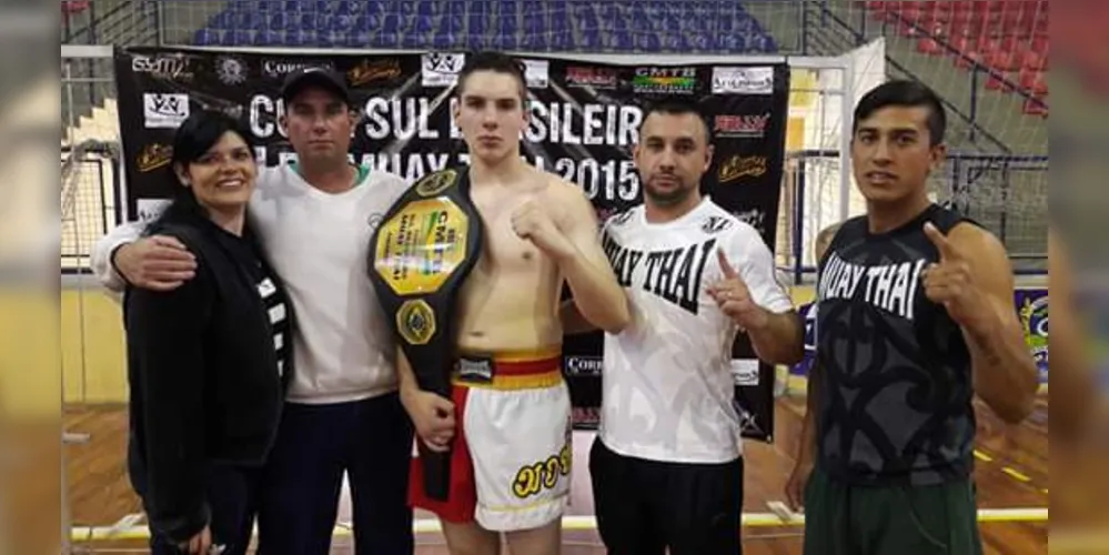 Imagem ilustrativa da imagem Lutador de Castro conquista campeonato Sul Brasileiro de Muay Thai Amador