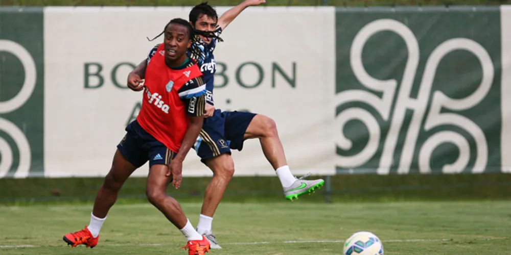 Imagem ilustrativa da imagem Palmeiras encerra treino em Atibaia e relaciona 23