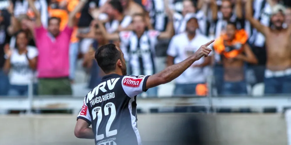 Imagem ilustrativa da imagem Atlético-MG bate Chapecoense e garante o vice