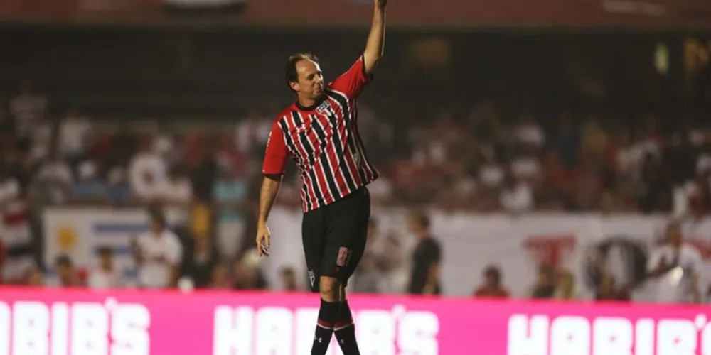 Imagem ilustrativa da imagem Rogério Ceni se despede em festa para 60 mil torcedores