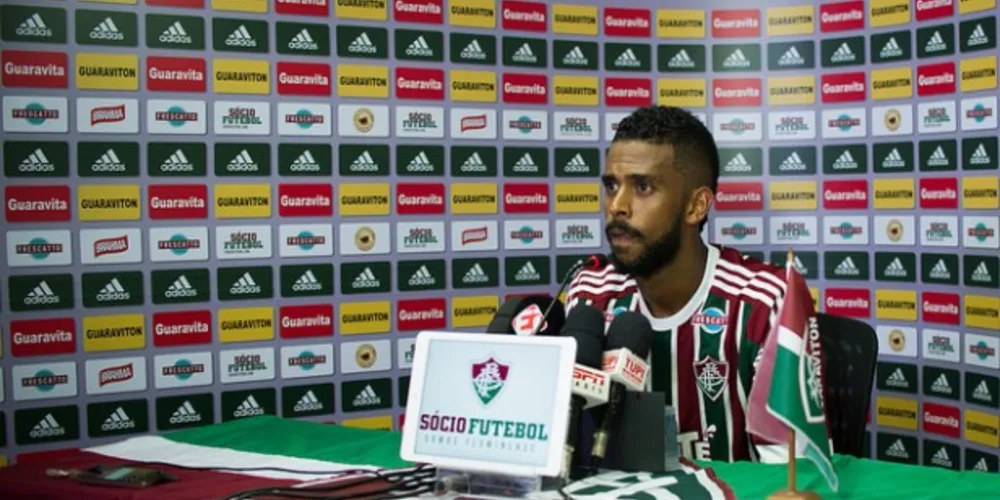 Imagem ilustrativa da imagem Fluminense apresenta o zagueiro Renato Chaves