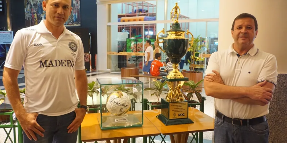Imagem ilustrativa da imagem Taça do Paranaense 2015 está em exposição no Madero