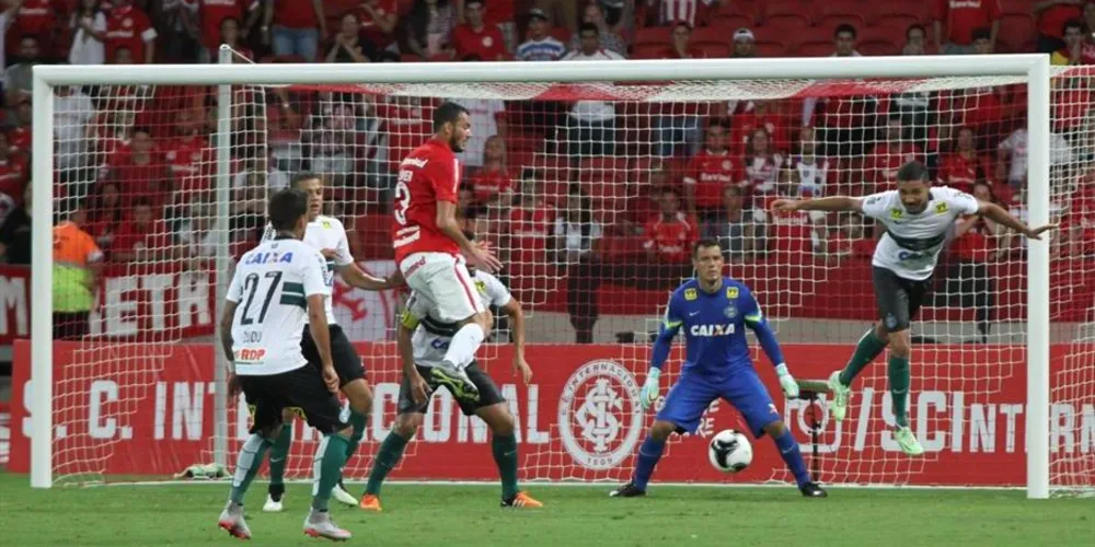 Imagem ilustrativa da imagem Coritiba e Internacional não saem do zero na estreia da Primeira Liga
