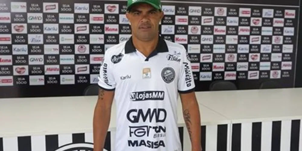 Imagem ilustrativa da imagem Operário anuncia chegada do lateral Alessandro