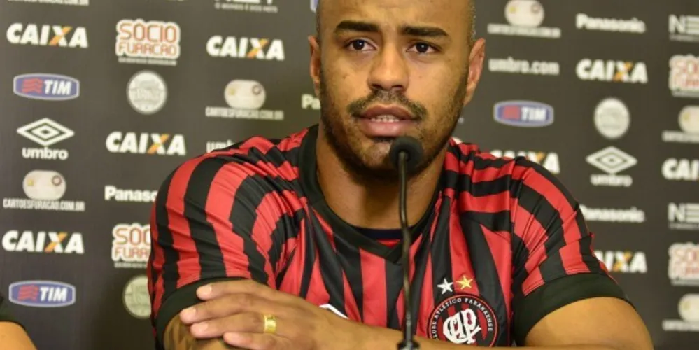 Imagem ilustrativa da imagem Thiago Heleno chega confiante ao Furacão
