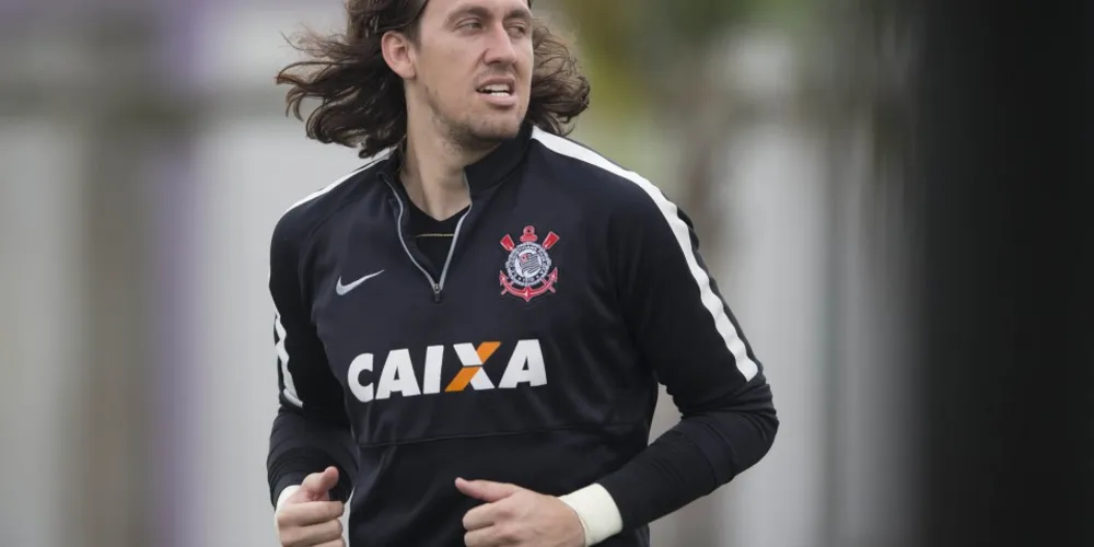 Imagem ilustrativa da imagem Corinthians acerta venda de Cássio e perde mais um titular