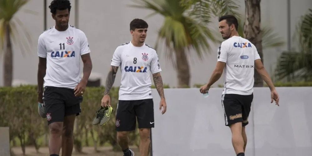 Imagem ilustrativa da imagem Elenco do Corinthians volta ao trabalho e faz primeiro treino de 2016