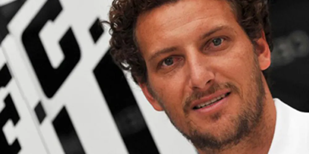 Imagem ilustrativa da imagem Elano volta ao Santos e quer jogar o ano inteiro