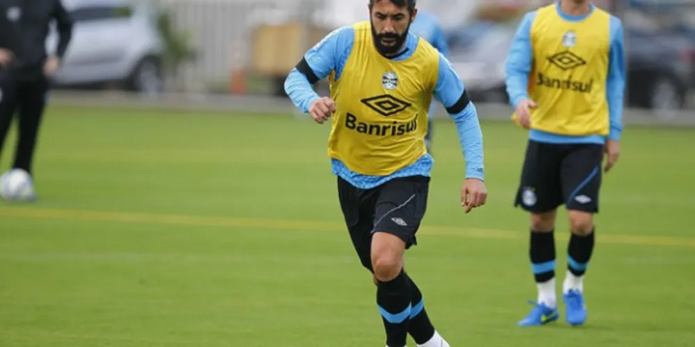 Imagem ilustrativa da imagem Douglas garante Grêmio forte na temporada