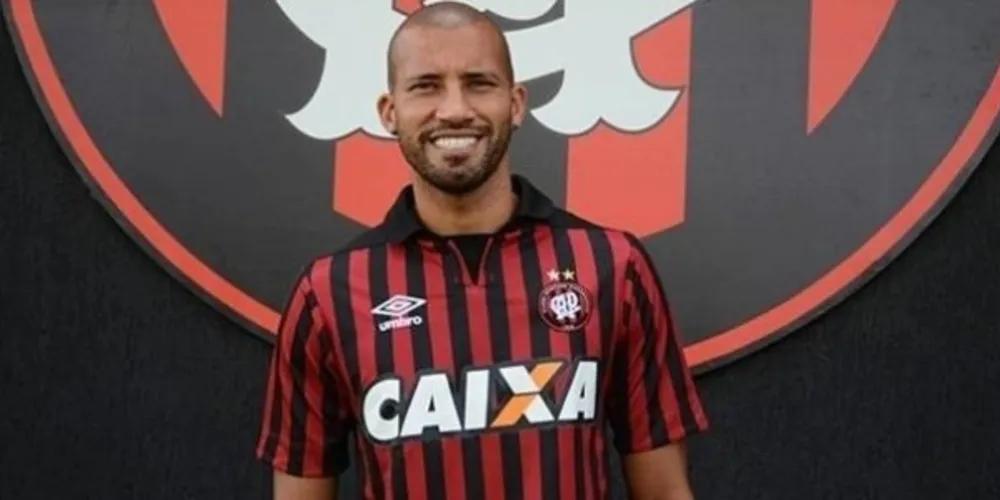 Imagem ilustrativa da imagem Kadu deixa Atlético-PR e reforça o Grêmio