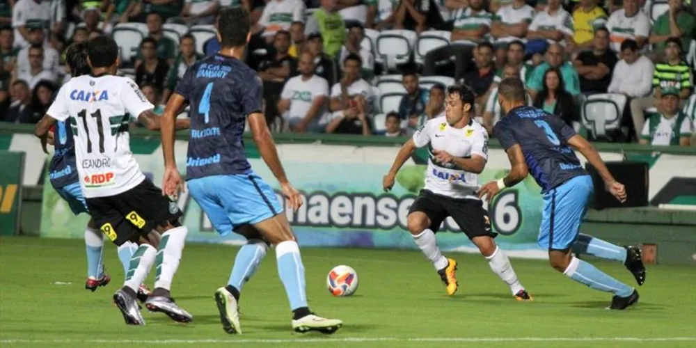 Imagem ilustrativa da imagem Coritiba e Londrina empatam em 1 a 1 no Couto Pereira