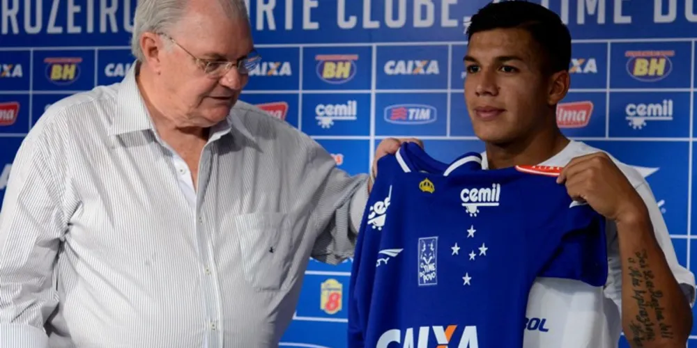 Imagem ilustrativa da imagem Lucas Romero é apresentado no Cruzeiro