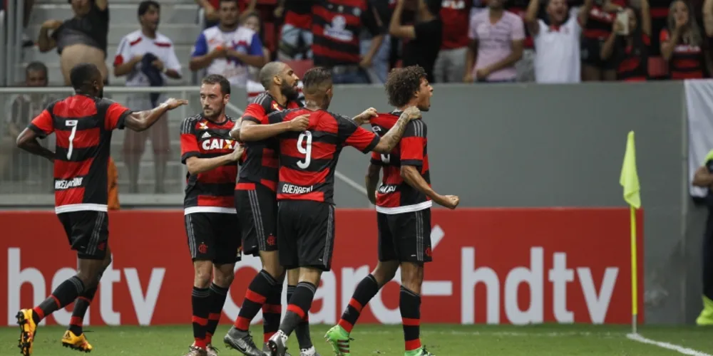 Imagem ilustrativa da imagem Flamengo vence o clássico contra o Fluminense por 2 a 1