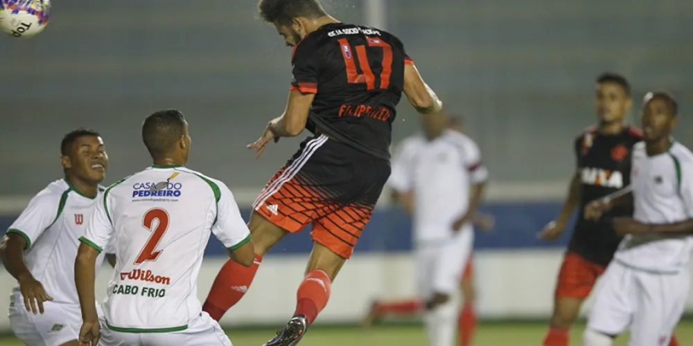 Imagem ilustrativa da imagem Com gol de Felipe Vizeu, Flamengo vence Cabofriense