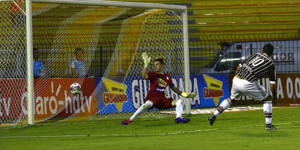 Imagem ilustrativa da imagem Com golaço de bicicleta, Fluminense goleia o Tigres