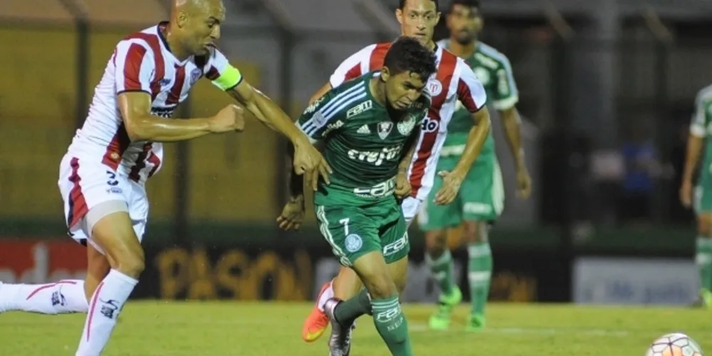 Imagem ilustrativa da imagem Palmeiras sai na frente, mas cede empate contra o River