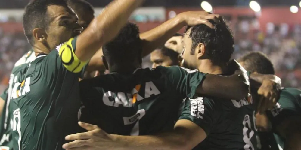 Imagem ilustrativa da imagem Com três gols de Kléber, Coritiba vence o Foz do Iguaçu