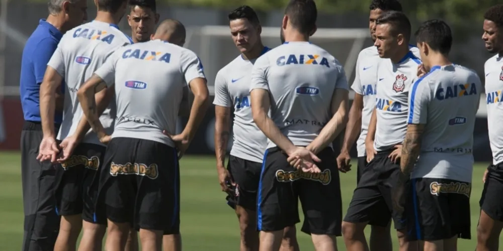 Imagem ilustrativa da imagem São Paulo e Corinthians duelam hoje na Arena