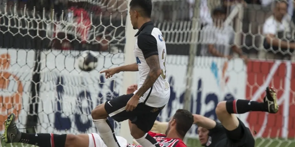 Imagem ilustrativa da imagem Corinthians vence São Paulo pela quarta vez na Arena