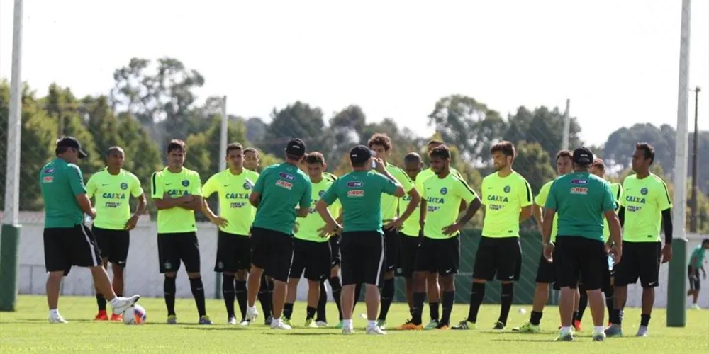 Imagem ilustrativa da imagem Coritiba 'dispensa' Carnaval e treina normalmente