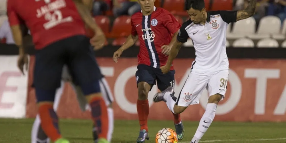 Imagem ilustrativa da imagem André é expulso e Corinthians perde para o Cerro Porteño