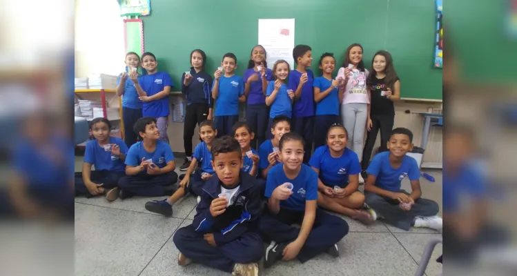 Os estudantes participaram de todas as etapas do plantio do amendoim, além de uma série de atividades teóricas em sala de aula.