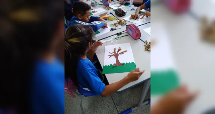 Os estudantes participaram de todas as etapas do plantio do amendoim, além de uma série de atividades teóricas em sala de aula.