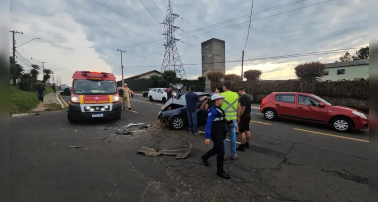 Acidente aconteceu na avenida Monteiro Lobato.