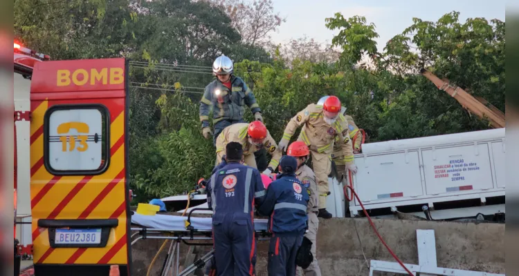 Passageira teve fratura nas pernas e foi levada em estado grave para o HU-UEPG.