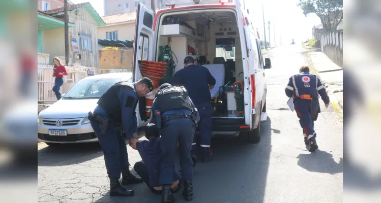 Homem também foi atendido pela equipe médica do Samu.