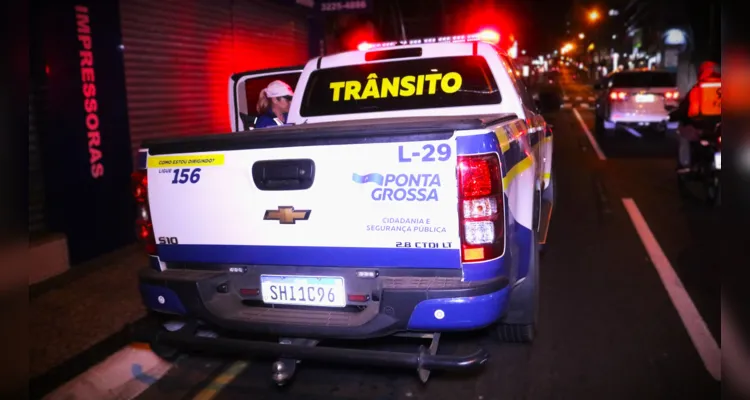 Equipe do Departamento de Trânsito esteve no acidente de trânsito.