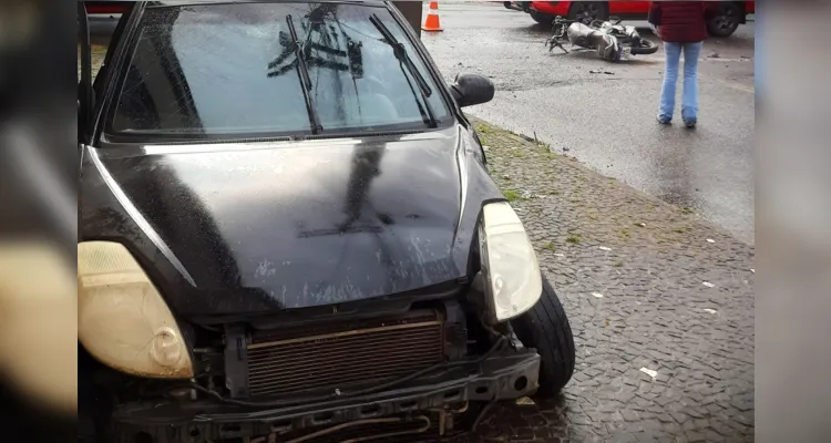 Ford Ka esteve envolvido no acidente de trânsito.