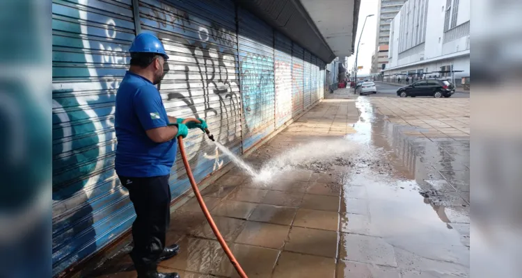 Sanepar atua na recuperação do sistema de abastecimento e limpeza de cidades gaúchas |