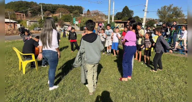 Alunos do ITQ levam palavra de Jesus às ruas de Ponta Grossa