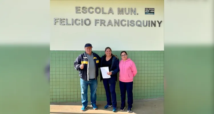 Paulo Balansin entrega novas coberturas para escola, em Ponta Grossa |