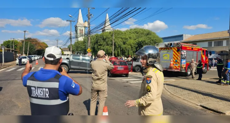 Patrulhamento Viário também esteve no local.