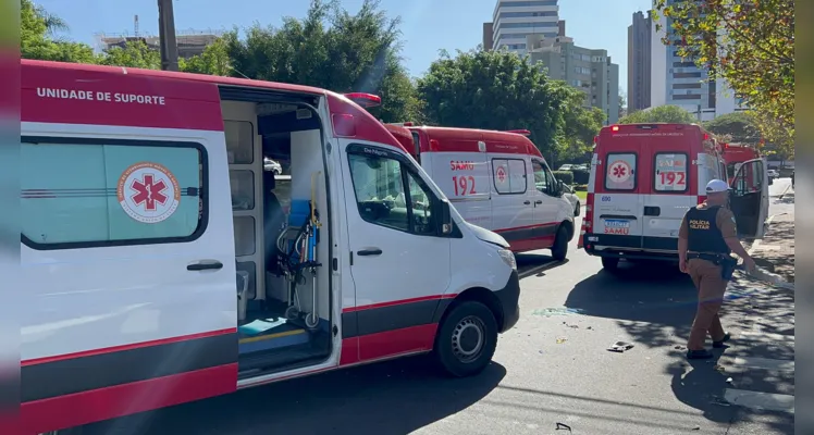 Ambulância envolvida na colisão.